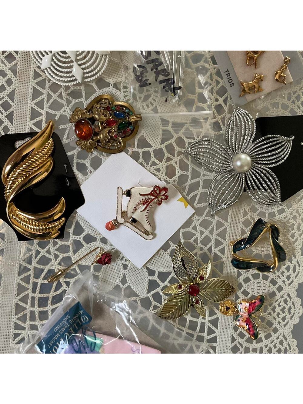 12 pc vintage brooch collection Lots of Collectibles !